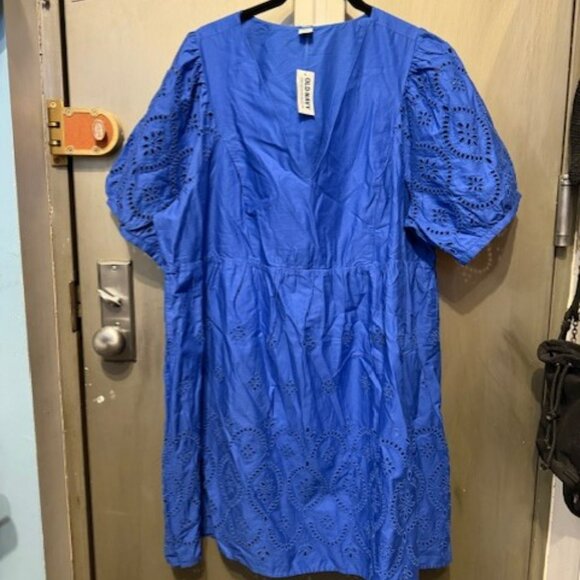 Retro V-Neck Eyelet Mini Dress with puff sleeves - Picture 6 of 16